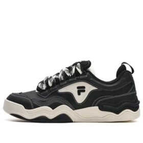 Classic Kicks Vielseitiger Komfort „Black“