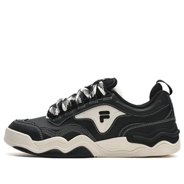 Classic Kicks Vielseitiger Komfort „Black“