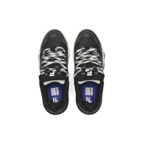 Classic Kicks Vielseitiger Komfort „Black“