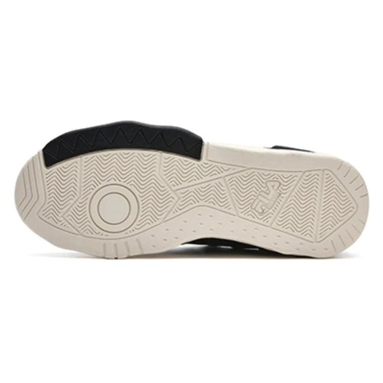 Classic Kicks Vielseitiger Komfort „Black“