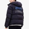 Fila x Mihara Yasuhiro Kollaborations-Daunenjacke mit Kapuze in Oversize-Passform „Black White Blue“