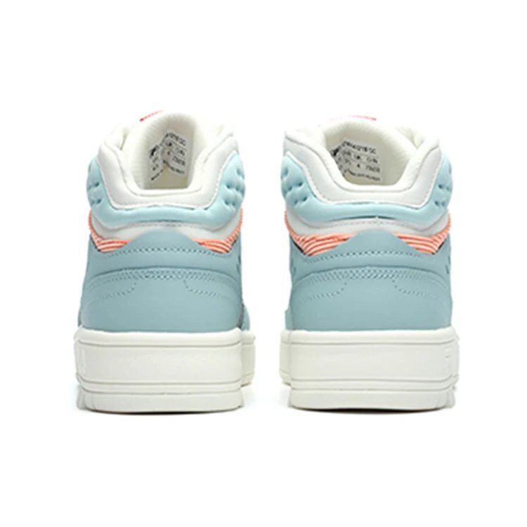 High-Top Blau