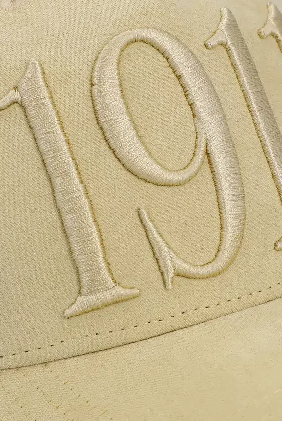 Klassische beige Hazza Large 1911 Kappe mit bestickter Netzrückseite