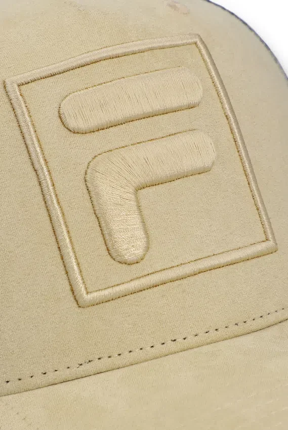 Klassisches Beige – Turo Large F-Box, farblich abgestimmte, bestickte Kappe aus Wildleder mit Mesh-Rückseite