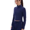 Marineblaues, kurzes Heidi-Rollkragen-Top