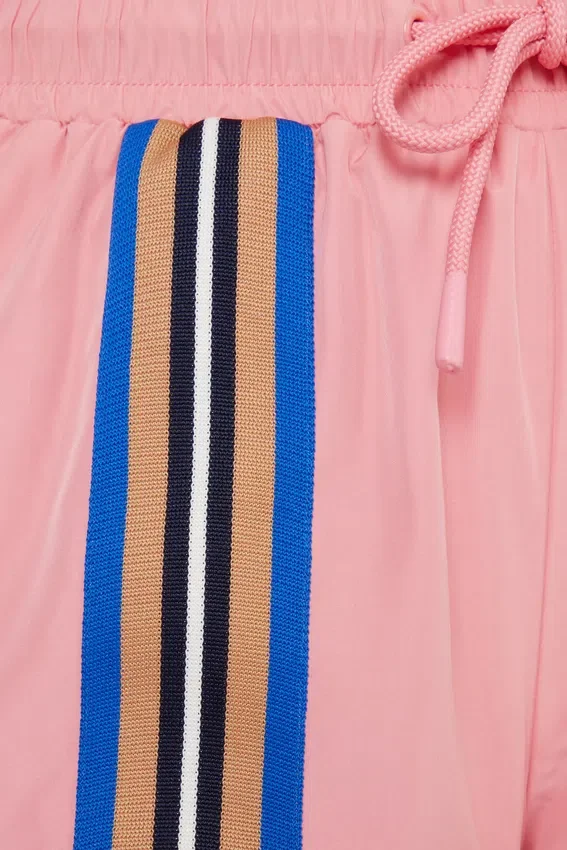 Rosa Shorts mit Banddetails