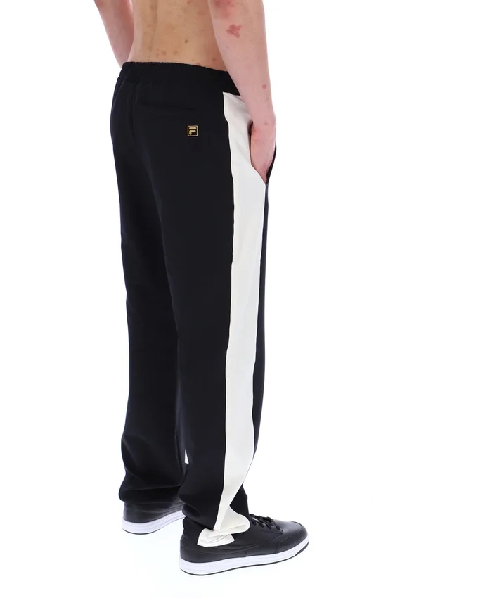 Schwarze, vom Ali-Tennis inspirierte Hose