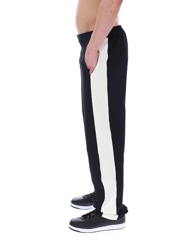 Schwarze, vom Ali-Tennis inspirierte Hose
