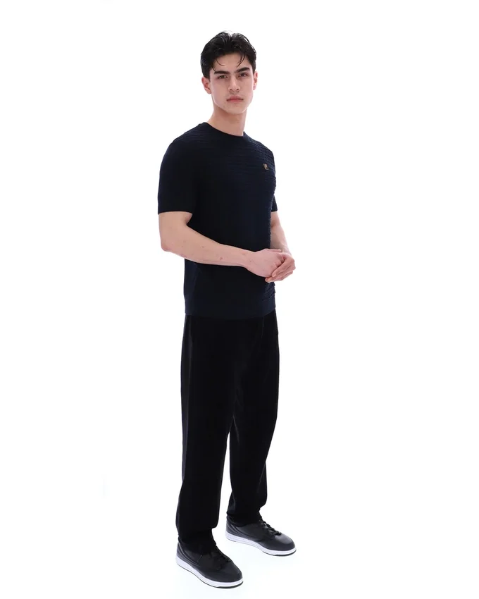 Schwarzes „Don“ T-Shirt aus strukturiertem Strick