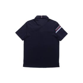 Sportlich-lässiges Kurzarm-Polohemd für Herren in Blau mit kontrastfarbenen Streifen auf den Shorts
