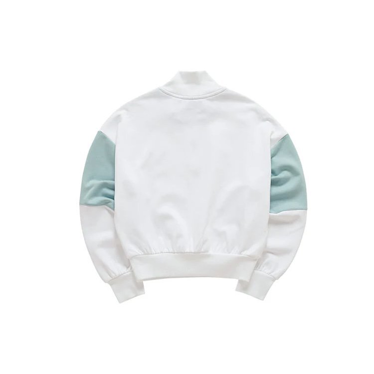 Sportlicher Pullover mit kontrastierenden Farben, Stehkragen und halbem Reißverschluss, weiß