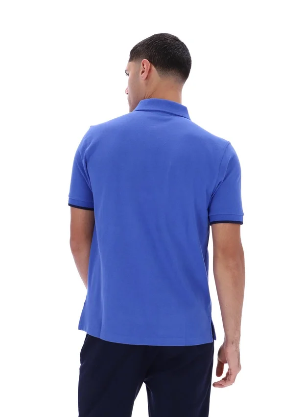 Strahlend blaues Pablo-Polohemd mit drei Knöpfen und geripptem Kragen