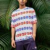 T-Shirt mit durchgehendem Logo-Aufdruck, sportlicher, lockerer Schnitt, Rundhalsausschnitt, kurze Ärmel, weiß